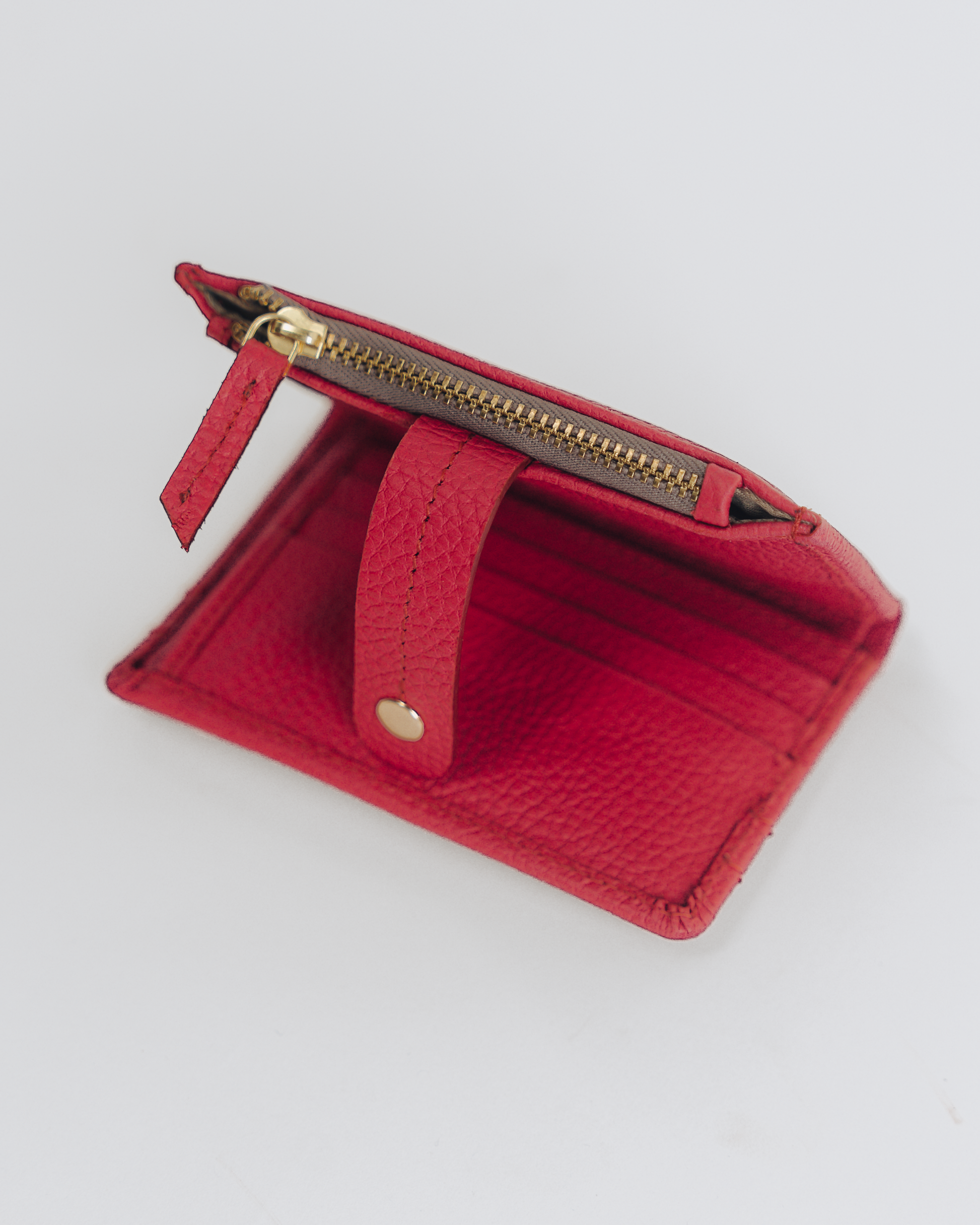 bifold wallet closer and zipper pull detail