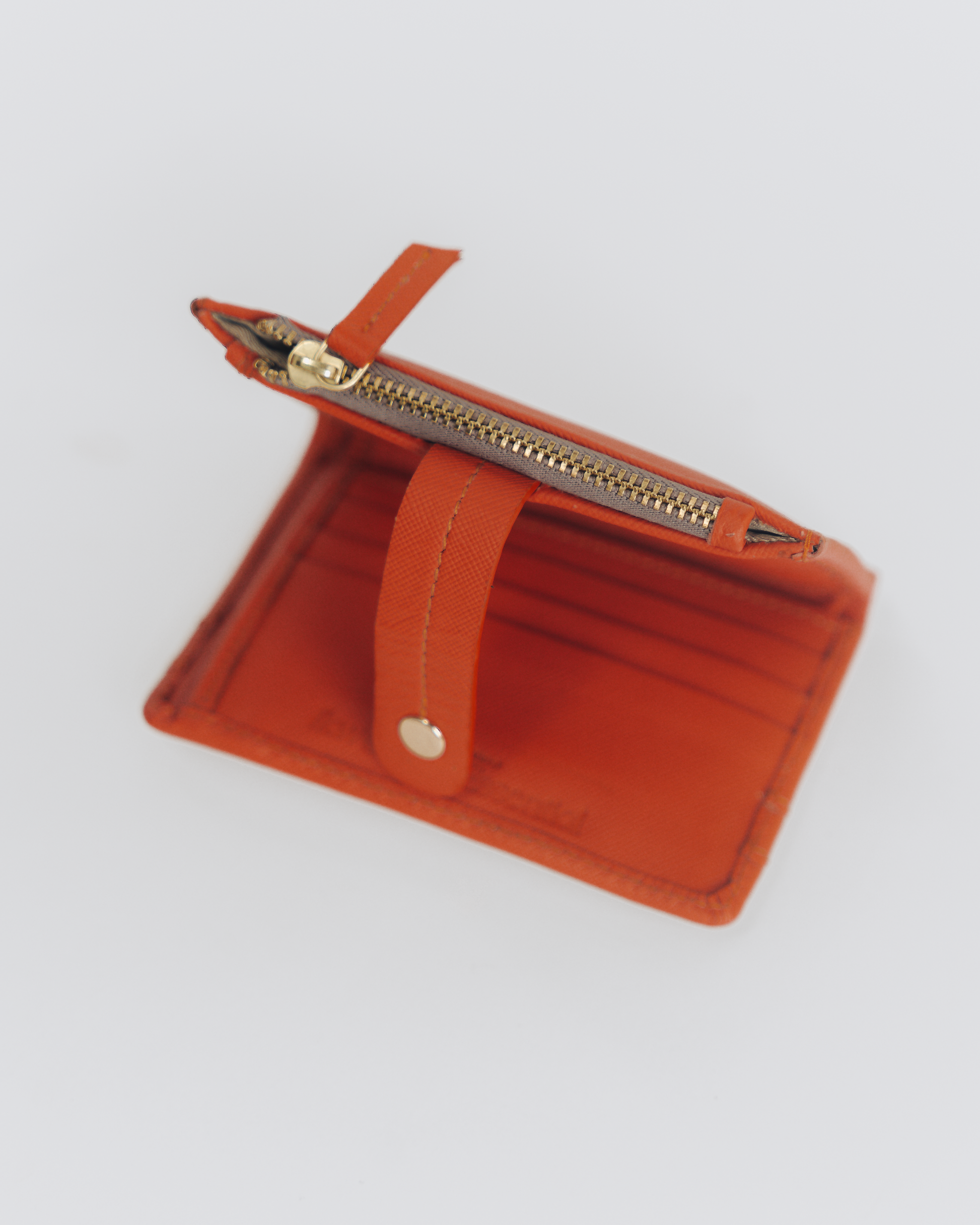 Leather bifold wallet outer zip pocket detail