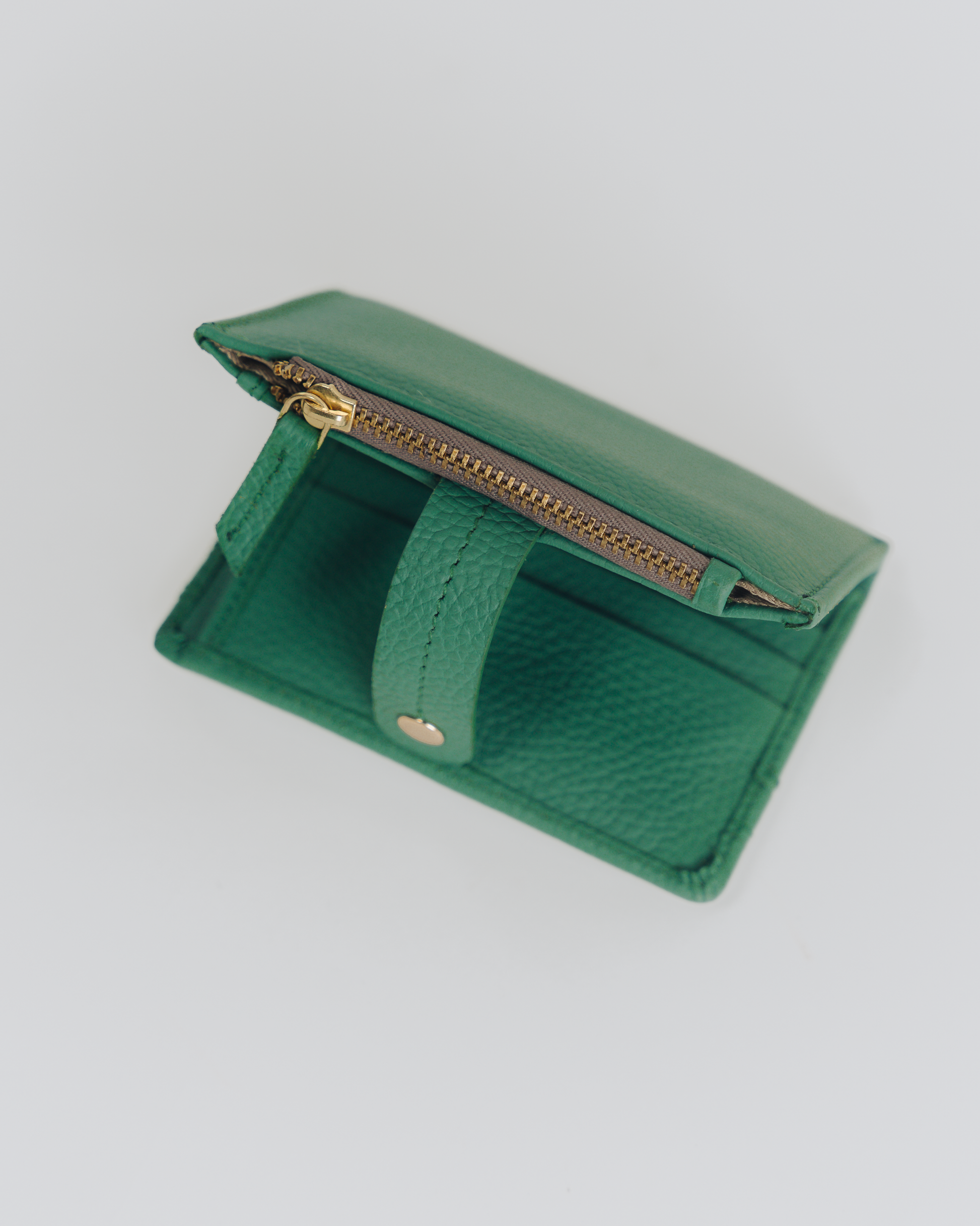 Green Leather Bifold wallet outer zip pocket detail