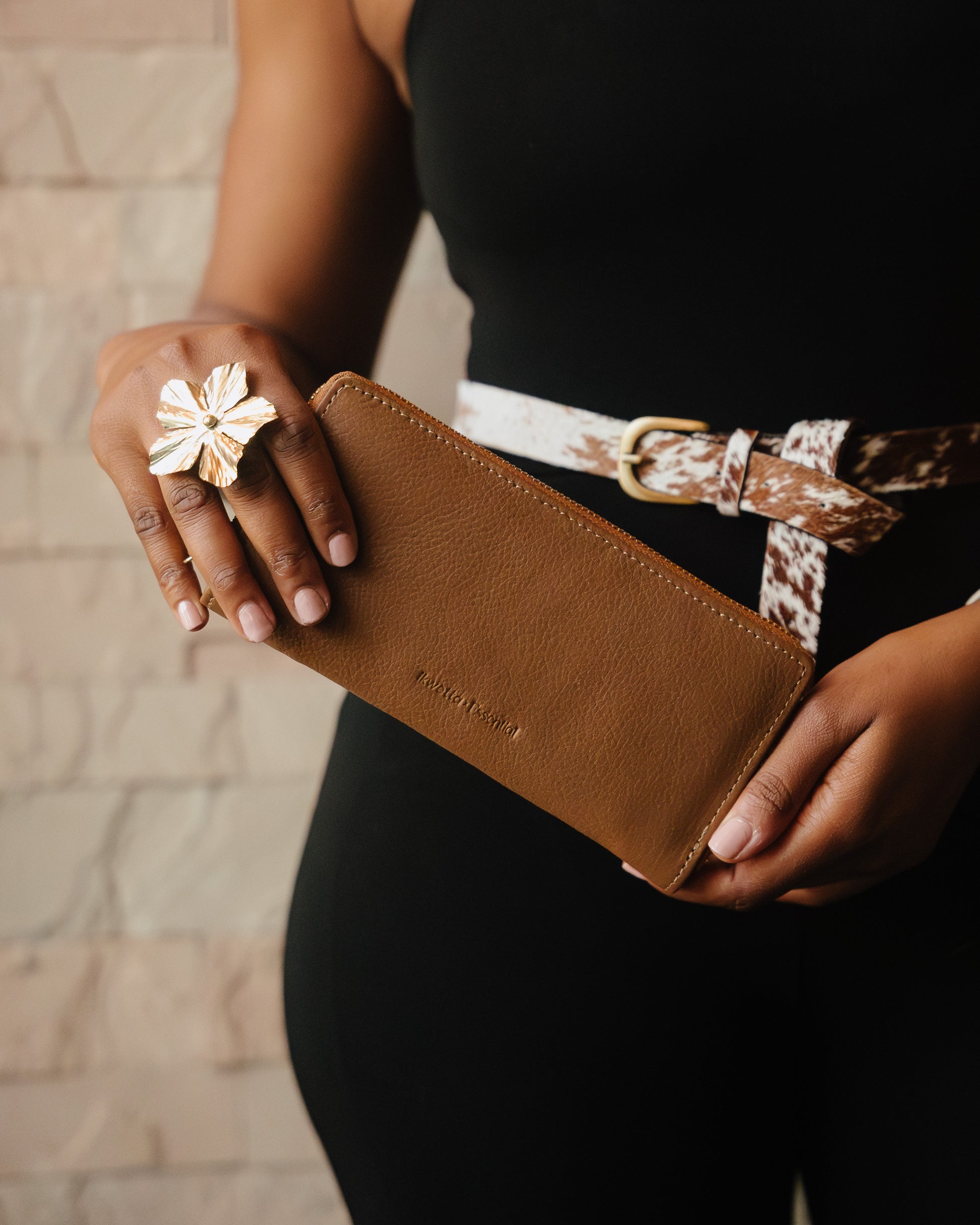 Essential zip leather wallet front view in color brown