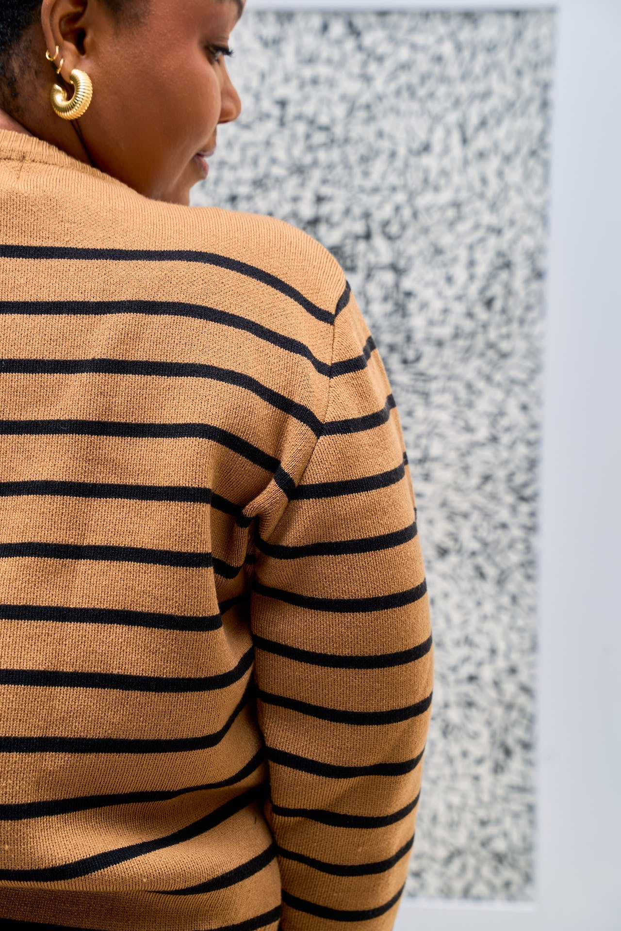 Shani crew neck sweater striped version close up