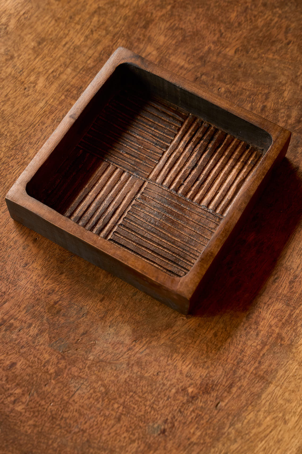 Stari square wood tray hand-carved grid pattern detail