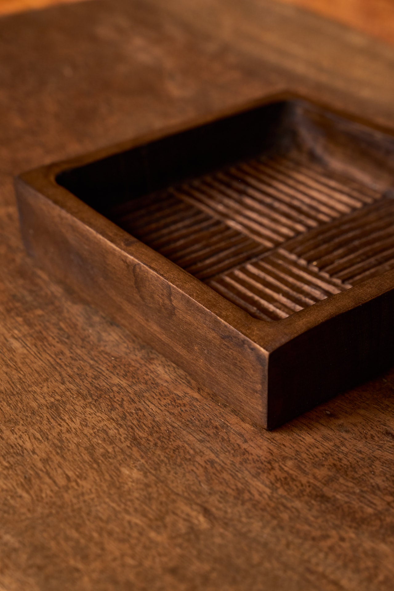 Stari square wood tray hand-carved grid pattern detail