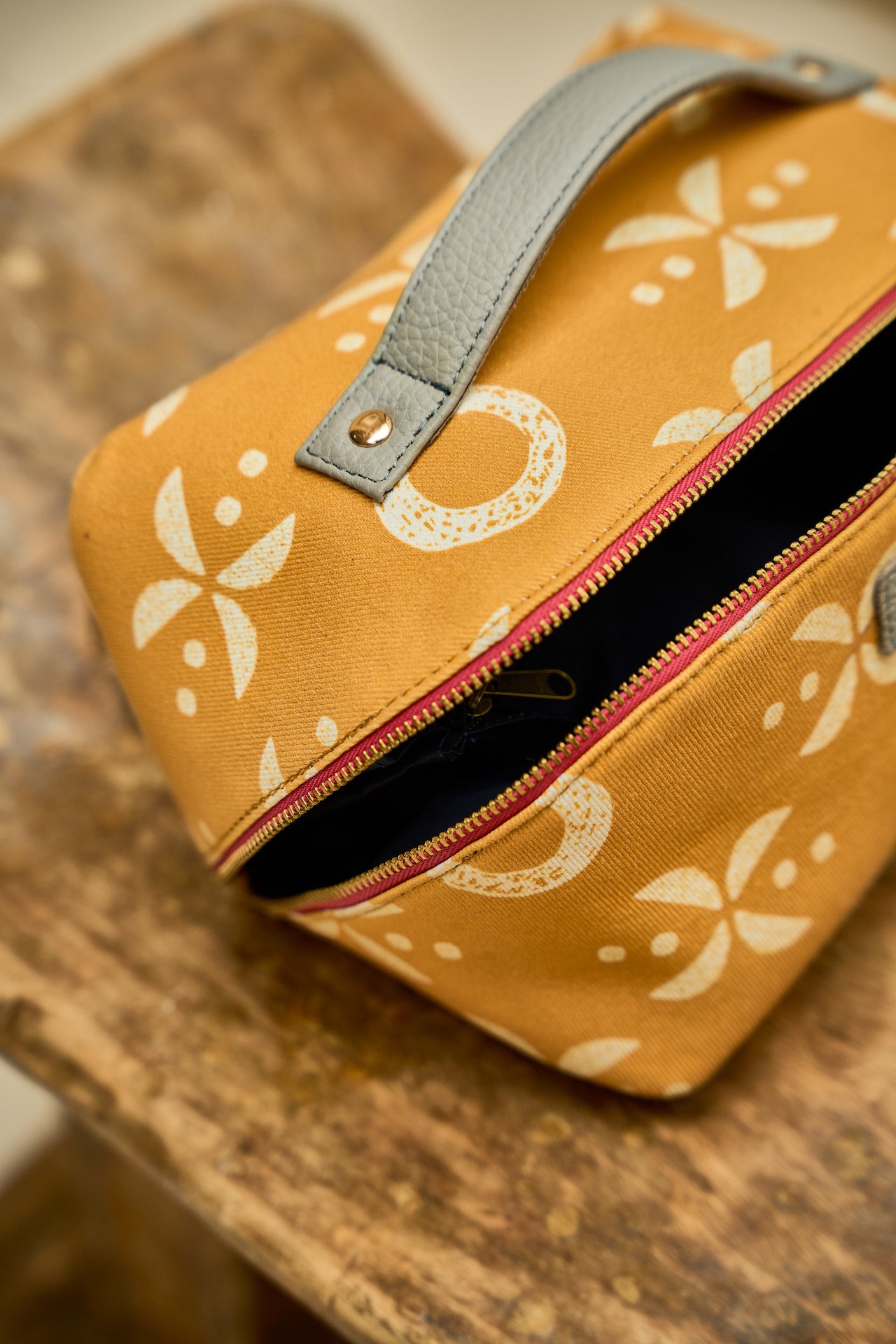 Mustard and beige Travel organizer Zipper detail
